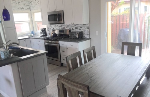 South Oceanside House | Renovated bungalow, Private backyard, near beach/restaurants, AC, Bikes