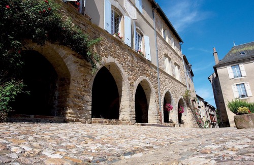 Valence-d'Albigeois Bed & Breakfast | Renovated chestnut farmhouse with guaranteed peace and quiet, close to the village of Ambialet
