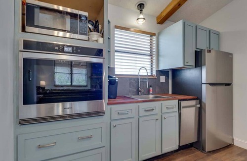 Cosby Cabin | Renovated Cabin Retreat Peace & Quiet