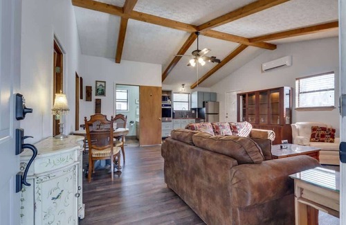 Cosby Cabin | Renovated Cabin Retreat Peace & Quiet