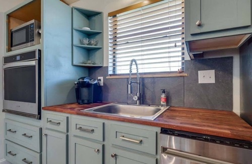 Cosby Cabin | Renovated Cabin Retreat Peace & Quiet