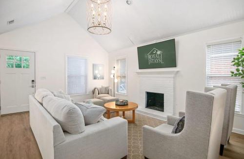 Mount Pleasant House | Renovated Charleston Oasis Mins to Dtwn and Beach