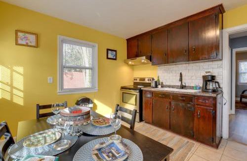 Charlotte House | Renovated Charlotte Bungalow - 3 Mi to Downtown!