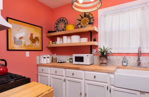 Rogers Park House | Renovated Chicago coach house close to Lake Michigan!
