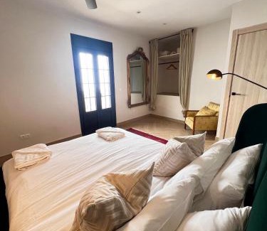 Comares House | Renovated cinema town house in Comares