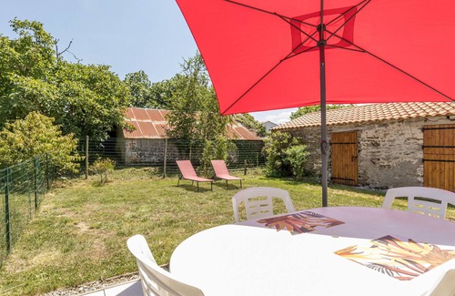 Bourgneuf-en-Retz Cottage | Renovated Cottage Near Marshes, 12 km from Beach, Private Terrace, Garden, WiFi, Baby-Friendly