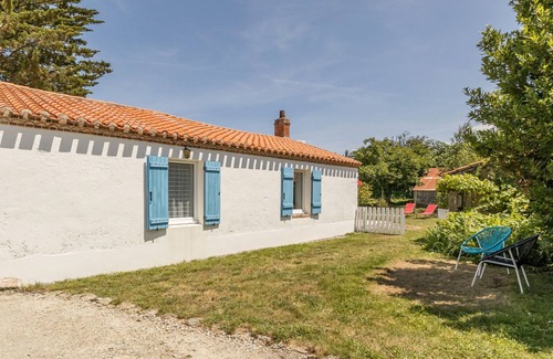 Bourgneuf-en-Retz Cottage | Renovated Cottage Near Marshes, 12 km from Beach, Private Terrace, Garden, WiFi, Baby-Friendly