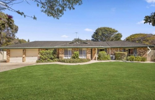 Valla Beach House | Renovated Coastal Style: 4 bedroom house near beach and park