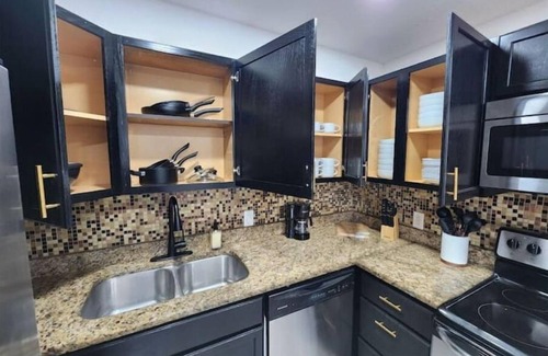 Northwest Orlando House | Renovated College Park home Sleeps10 close to WP