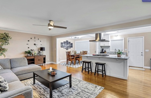 Decatur House | Renovated, Comtemporary Safe Quiet Minute to I-285, Close to Atlanta