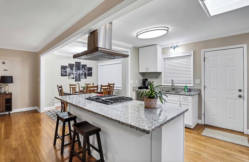 Decatur House | Renovated, Comtemporary Safe Quiet Minute to I-285, Close to Atlanta