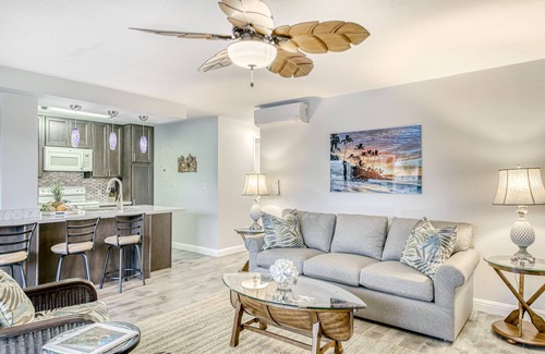 Hanamaulu Condo | Renovated Condo in an Oceanfront Complex with AC, Lanai, and Pool/Hot Tub Access
