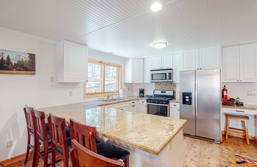 Yosemite National Park House | Renovated condo on the Yosemite boundary with central AC & EV charger