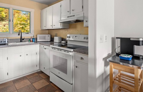 Bolton Valley Condo | Renovated Condo: Steps to Snowflake Lift, Pet-Friendly