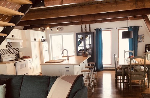 Sainte-Adele Ski Chalet | Renovated cosy cottage in the Laurentians, Quebec