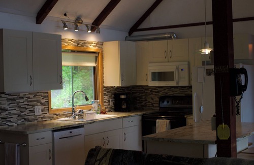 Tay Valley Cottage | Renovated Cottage On Beautiful Lot