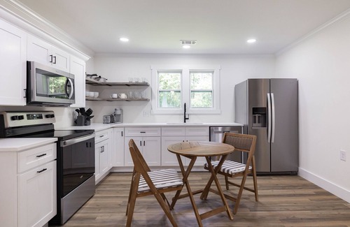 Arnoldsville House | Renovated Cottage on 5 Acres near Athens!