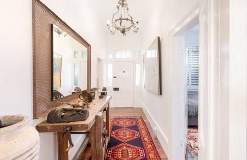 Maitland House | Renovated cottage w/fireplace, pool, pet friendly, close to cafes & Restaurants