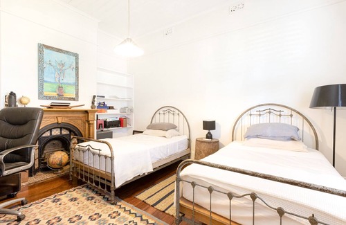 Maitland House | Renovated cottage w/fireplace, pool, pet friendly, close to cafes & Restaurants