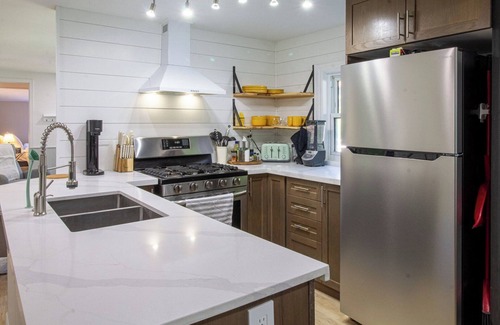 Scugog Cottage | Renovated Cottage with Sauna, Unlimited WiFi, nearby access to Lake Scugog!