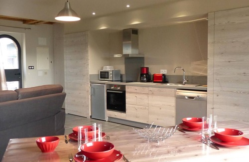 Chapeau Cottage | Renovated cottage with terrace, wood stove and Wifi in Chapeau