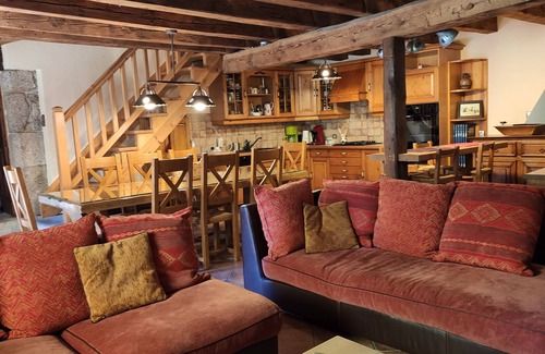 Saint-Just House | Renovated country house "CASA COSY" sleeps 10 with private spa