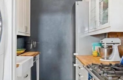 Gowanus Apartment | Renovated Cozy 1BR in Park Slope w/private roof deck!