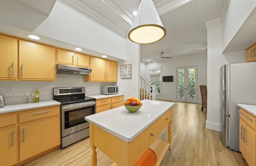 Seaside Condo | Renovated Designer Townhome in Seaside, FL on Ruskin Park + 2 Adult Bikes!