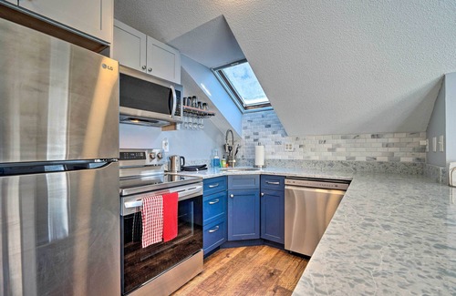West Dover Condo | Renovated Dover Condo - Steps to Ski Shuttle!