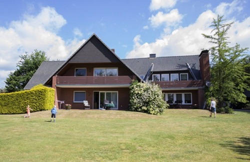 Lembruch Condo | Renovated, family holiday apartment - centrally located (2)