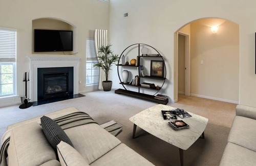 Taylors House | Renovated Family Home W/ Patio. 10 minutes from Downtown. Pet friendly!