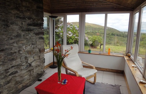 Bere Island House | Renovated farm house with an unobstructed view of the Atlantic