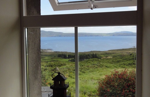Bere Island House | Renovated farm house with an unobstructed view of the Atlantic