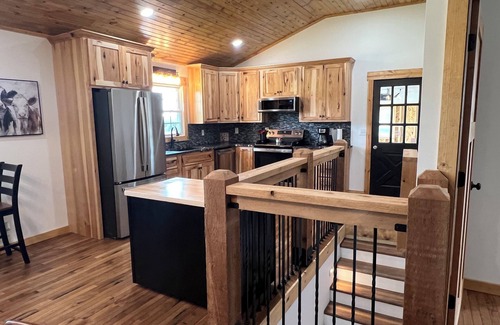 Maywood House | Renovated Farm House Style Ranch, 4 Bedroom 3 Bath, Peaceful Country Lane.