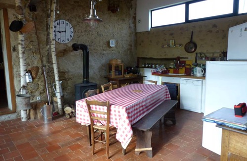 Beaune-d'Allier Cottage | Renovated Farmhouse: Countryside Charm, Modern Comforts, Sleeps 10, Pet-Friendly