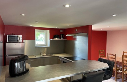Isle-et-Bardais Cottage | Renovated Farmhouse with Private Pond, Garden, and Garage - Ideal for Fishing and Nature Lovers