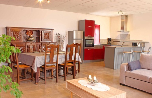 Cressanges Cottage | Renovated Farmhouse with SPA, Game Room, and Kids' Activities