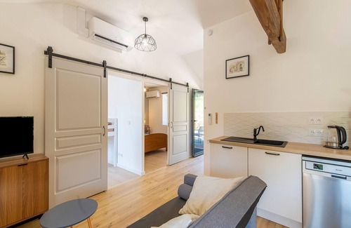 Soturac House | Renovated farmhouse in Soturac with pool