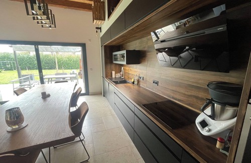 Choisy House | Renovated farmhouse located in the countryside, semi-detached, not overlooked.