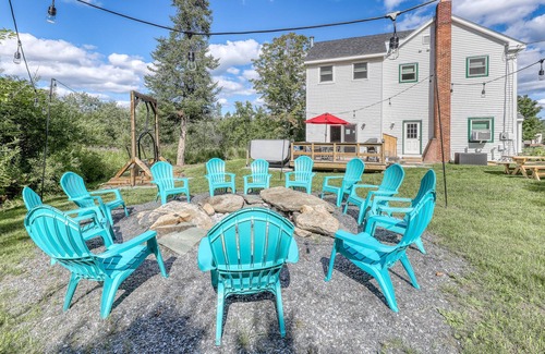 Mount Holly House | Renovated farmhouse near Okemo with fast WiFi, private hot tub & W/D