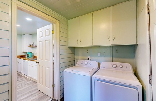 Garden City House | Renovated farmhouse with private pond, streaming, full kitchen, central AC, WiFi