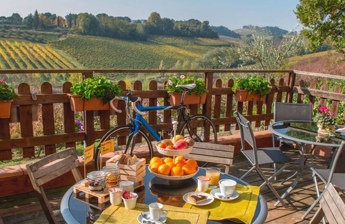 Oriolo dei Fichi Villa | Renovated farmhouse with swimming pool and large garden.