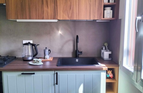 Cheis Apartment | Renovated flat in 2025 with lake view garden