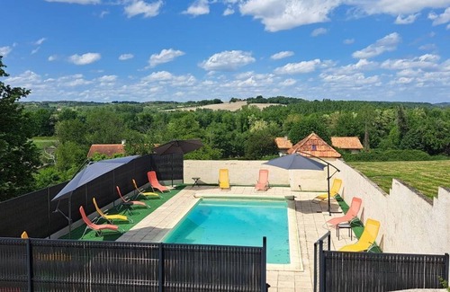 Saint-Meard-de-Drone Cottage | Renovated cottage with shared pool in Saint-Méard-de-Drône