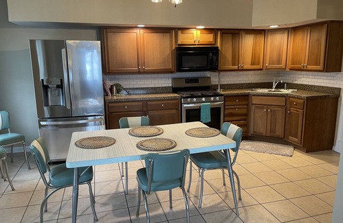 Germantown Apartment | Renovated furnished apartment in historical Germantown. 1,000 sq ft