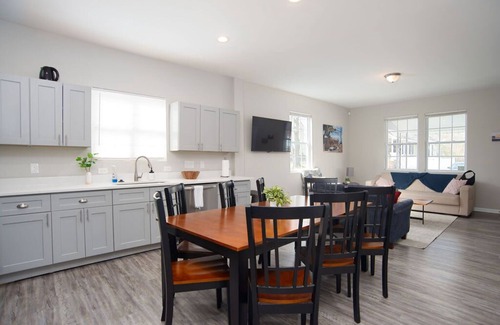 Gastonia House | Renovated Fuse Entertainment District DT 4 BR/3BA