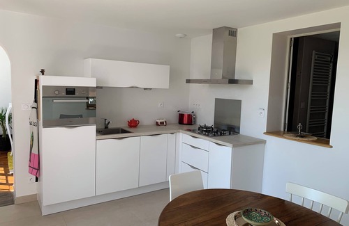 Froideconche Apartment | Renovated garden apartment with terrace