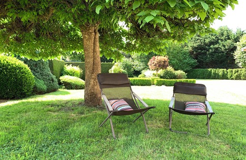 Froideconche Apartment | Renovated garden apartment with terrace