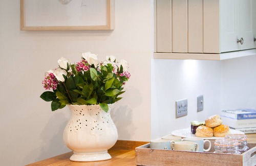 Dunblane Cottage | Renovated gatekeepers cottage situated in peaceful, private gardens