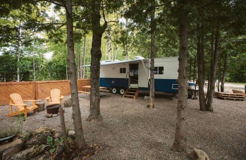 Miller Lake House | Renovated Glamping RV Near Tobermory & Grotto